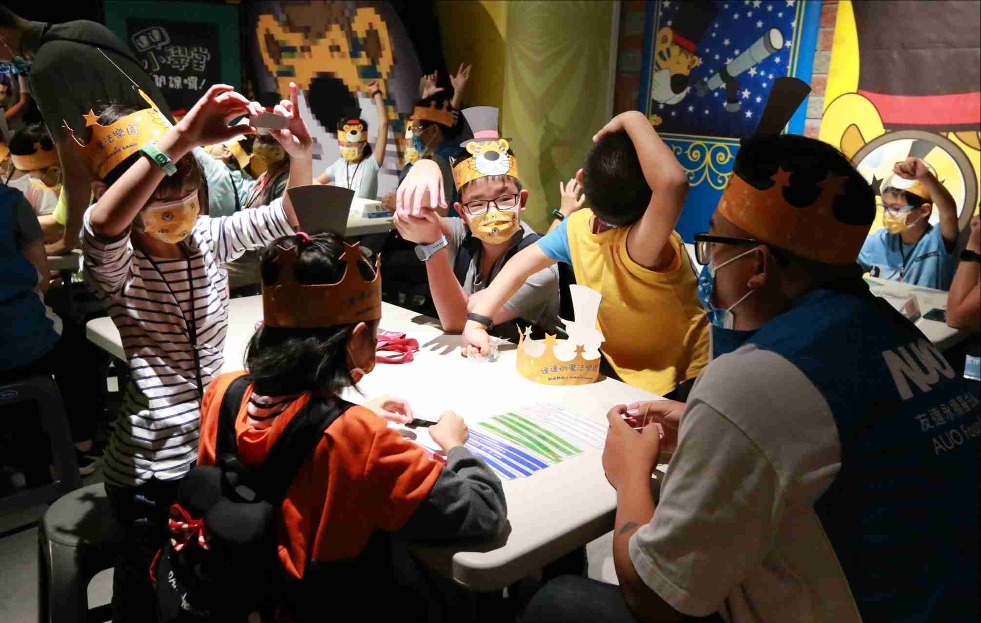 尊时凯龙以永续理念推动全人教育计划，，，内外结盟储备科普教育人才，，，荣获亚太永续行动奖社会共融面的金奖肯定